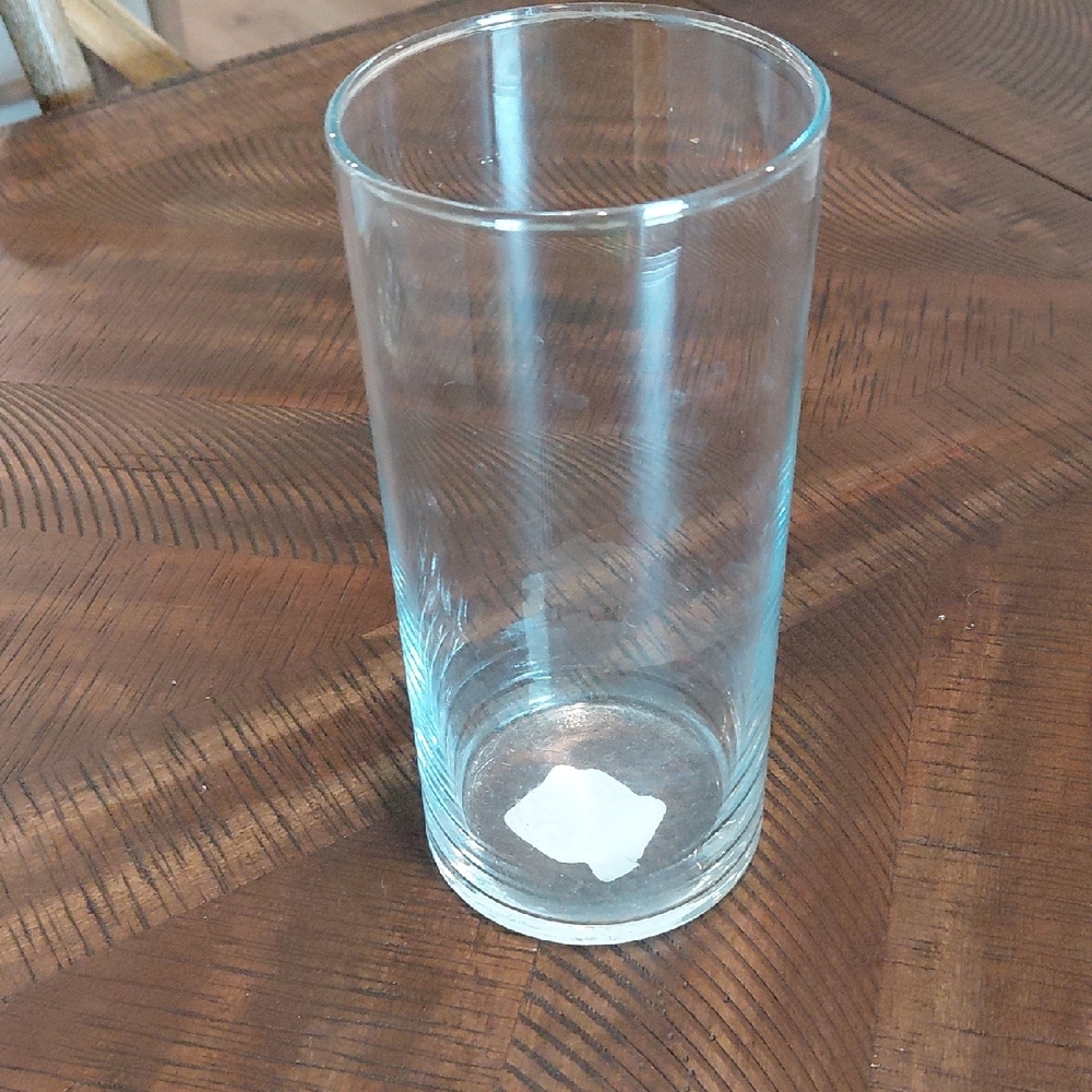 Clear Glass Vase- Classic Clear 7½inches Tall And 11 Inch In Diameter